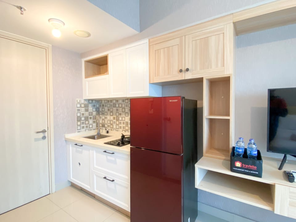 Studio | Private kitchen | Fridge, stovetop, cookware/dishes/utensils