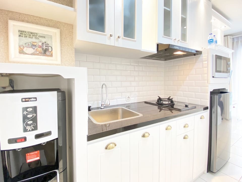 Studio | Private kitchen | Fridge, stovetop, cookware/dishes/utensils