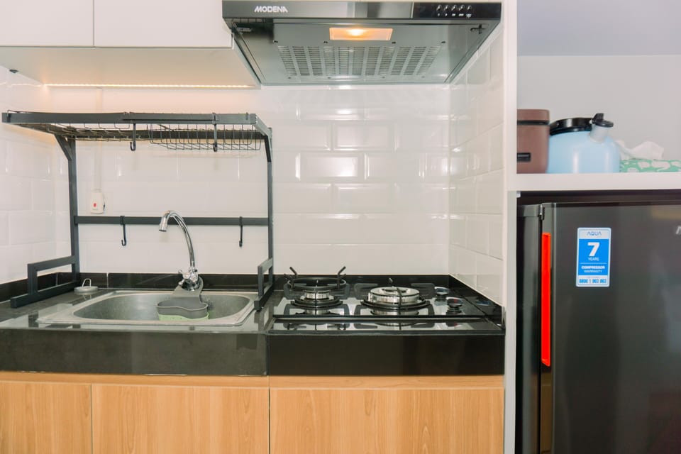 Studio | Private kitchen | Fridge, stovetop, cookware/dishes/utensils