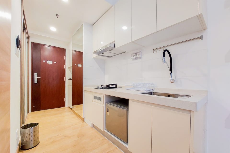 Studio | Private kitchen | Fridge, stovetop, cookware/dishes/utensils
