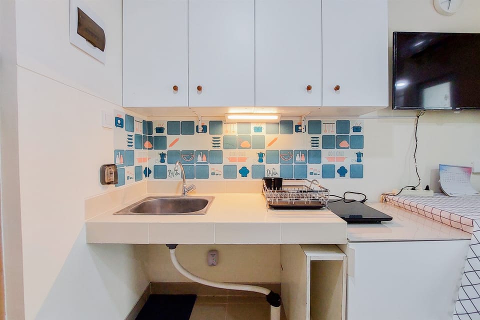 Studio | Private kitchen | Fridge, stovetop, cookware/dishes/utensils