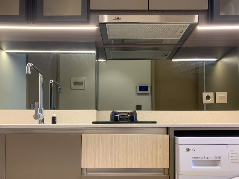 Studio | Private kitchen | Fridge, stovetop, cookware/dishes/utensils