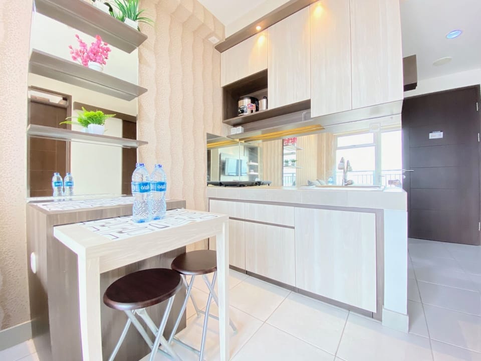 Apartment, 2 Bedrooms | Private kitchen | Fridge, stovetop, cookware/dishes/utensils