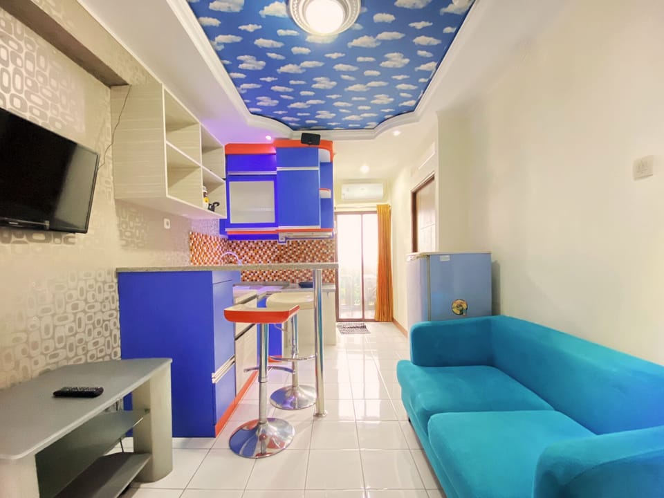 Apartment, 2 Bedrooms | Living room | TV
