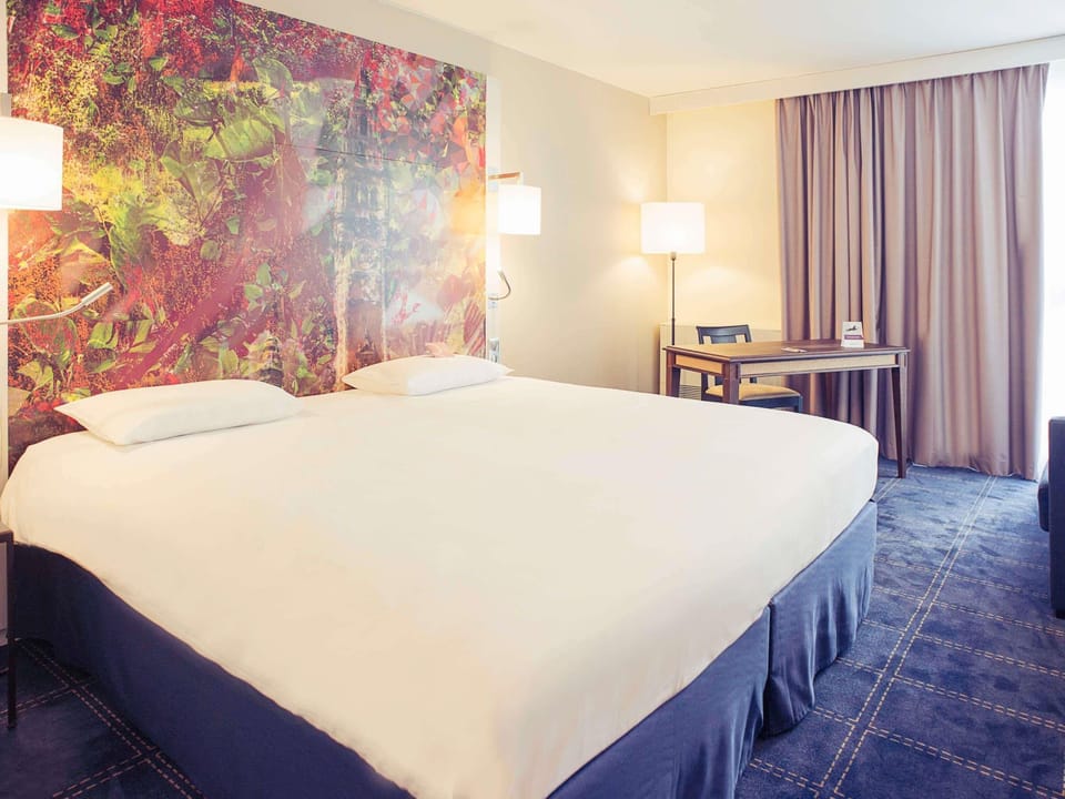 Premium bedding, in-room safe, desk, laptop workspace
