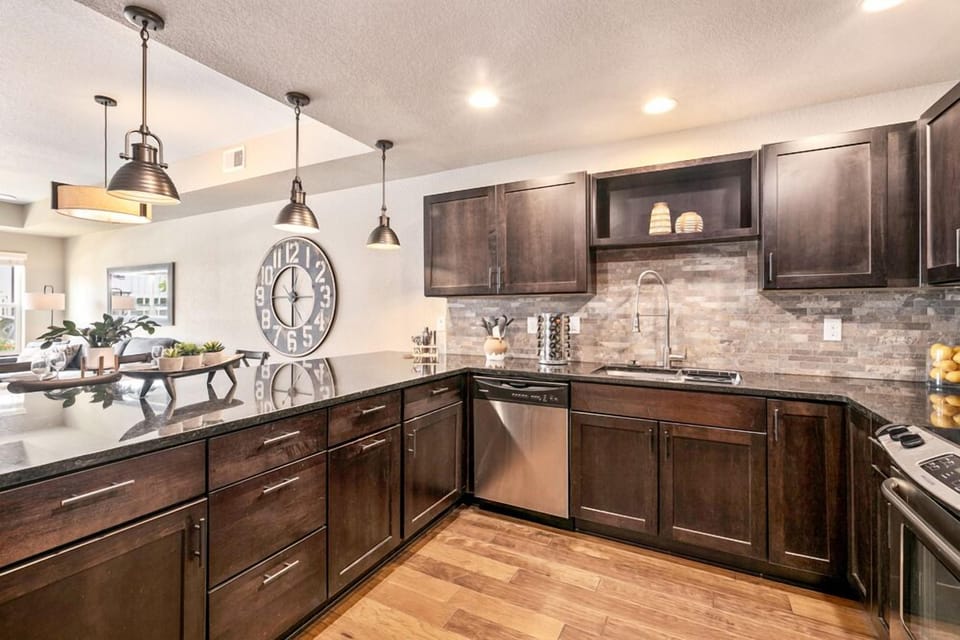 Townhome, Multiple Beds, Kitchen, Garden View (850 Baum St. (Unit C)) | Private kitchen | Fridge, microwave, oven, stovetop