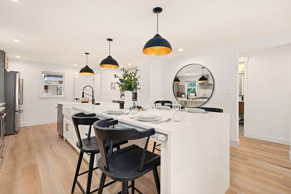 House, Multiple Beds, Patio, Garden View (312 Locust St.) | Private kitchen | Fridge, microwave, oven, stovetop