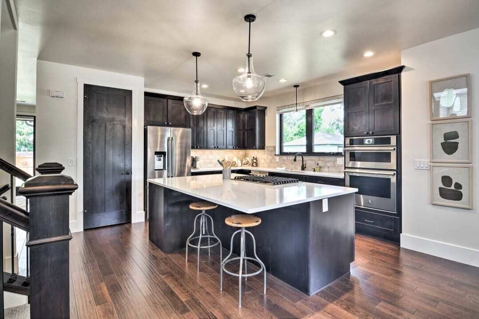 House, Multiple Beds, Patio, Garden View (327 N. Loomis Ave*) | Private kitchen | Fridge, microwave, oven, stovetop