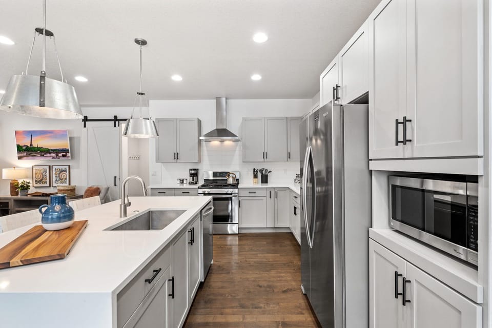 House, Multiple Beds, Patio, Garden View (350 Pascal St.) | Private kitchen | Fridge, microwave, oven, stovetop