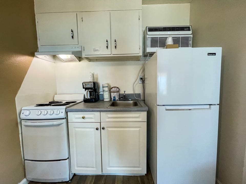 Room, 2 Bedrooms, Non Smoking, Ocean View | Private kitchen | Fridge, coffee/tea maker