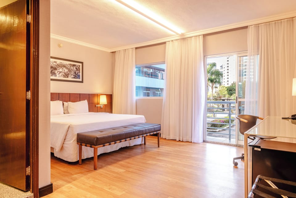 Premier Double Room | Minibar, in-room safe, desk, blackout drapes