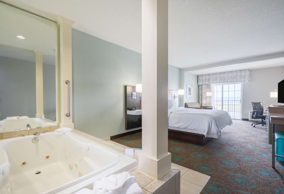 Room, 1 King Bed, Jetted Tub (Waterfront) | In-room safe, desk, iron/ironing board, WiFi (free)