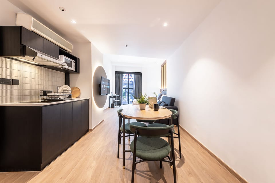 Suite, 1 Queen Bed with Sofa bed | Minibar, desk, WiFi (free), individually furnished