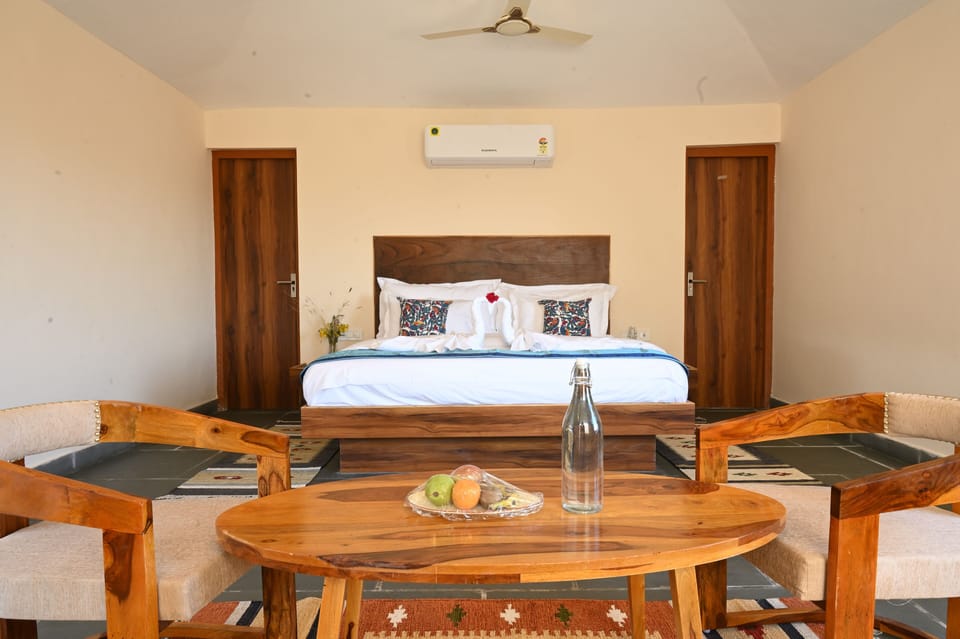 Cottage Room with Plunge Pool | Select Comfort beds, minibar, in-room safe, laptop workspace