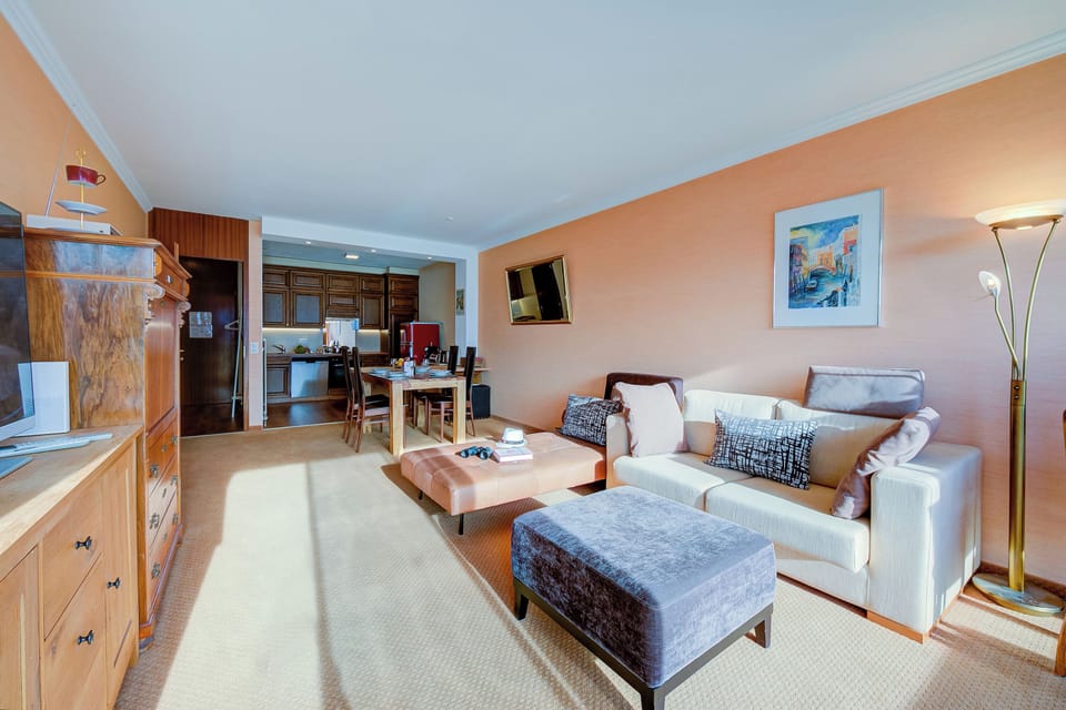 Family Apartment, 2 Bedrooms, 2 Bathrooms, Mountainside (Panorama maggiore apartment - Locarno) | Living area | TV
