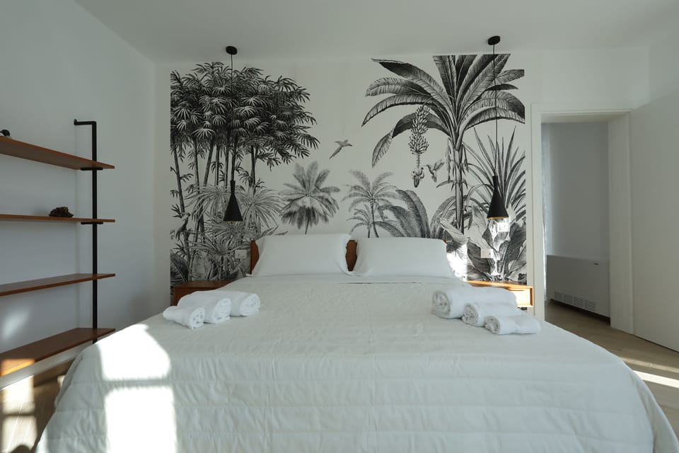 Suite | Premium bedding, down comforters, Select Comfort beds, in-room safe