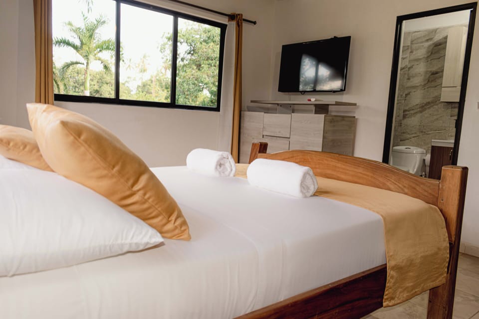 Standard Double Room | Free WiFi, bed sheets