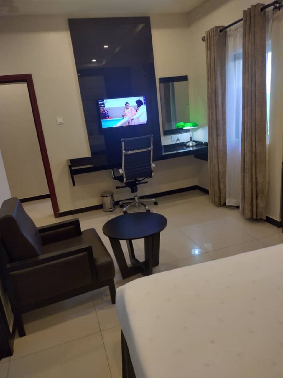 Executive Room | Egyptian cotton sheets, premium bedding, memory foam beds, desk