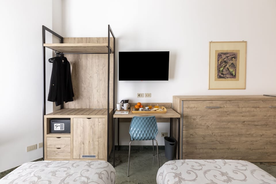 Double or Twin Room | WiFi (free), bed sheets