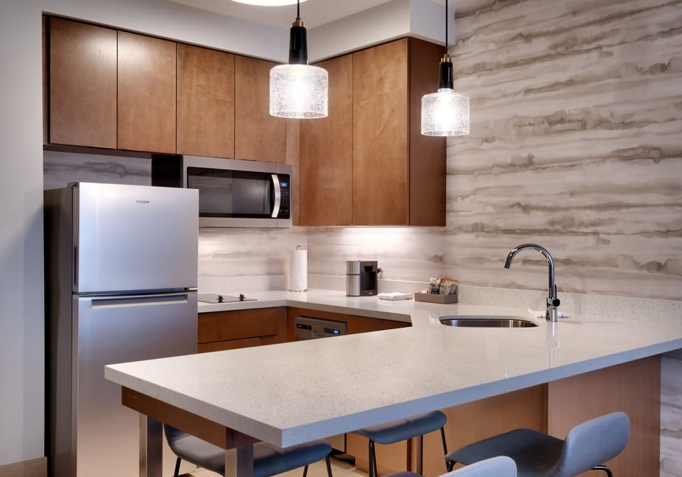 Full-size fridge, microwave, stovetop, dishwasher