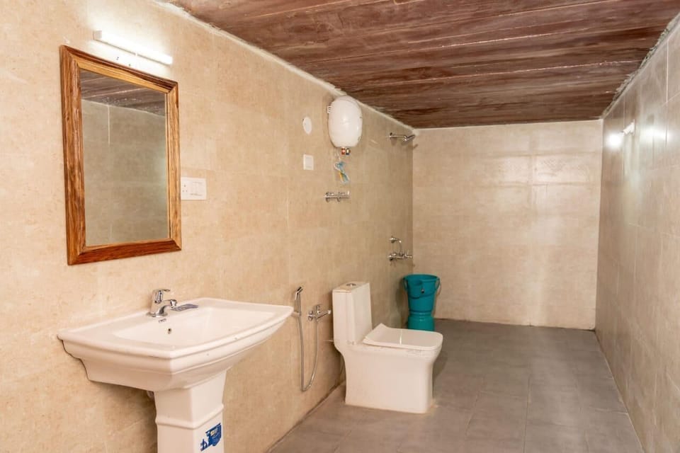 Signature Tent, Bathtub, Desert View | Bathroom | Shower, rainfall showerhead, hair dryer, soap