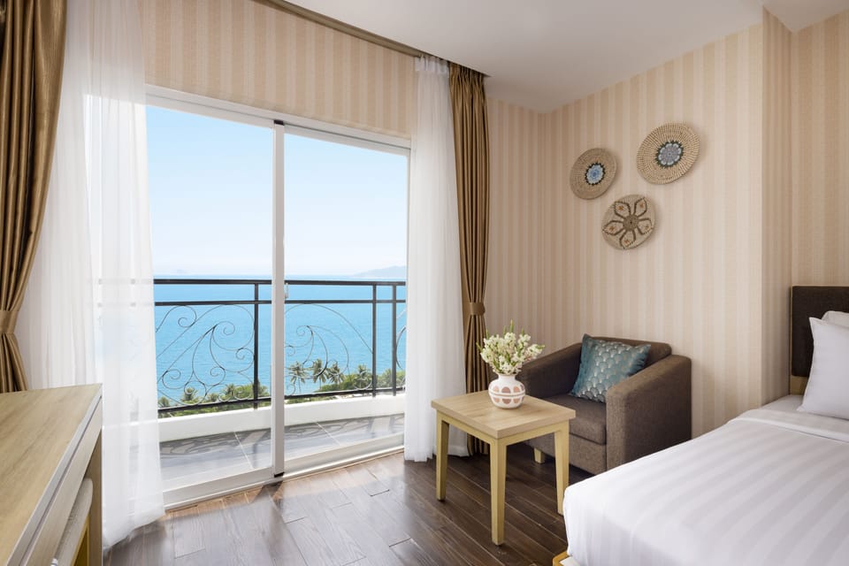 Deluxe Sea view with Balcony | In-room safe, desk, blackout drapes, soundproofing