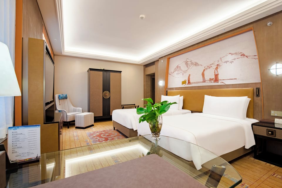 Standard Twin Room | Down comforters, minibar, in-room safe, desk