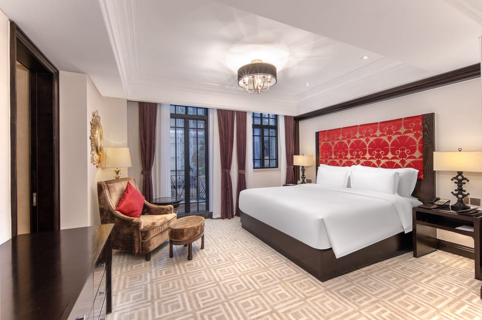 Boutique Balcony King Room | 1 bedroom, down comforters, in-room safe, desk