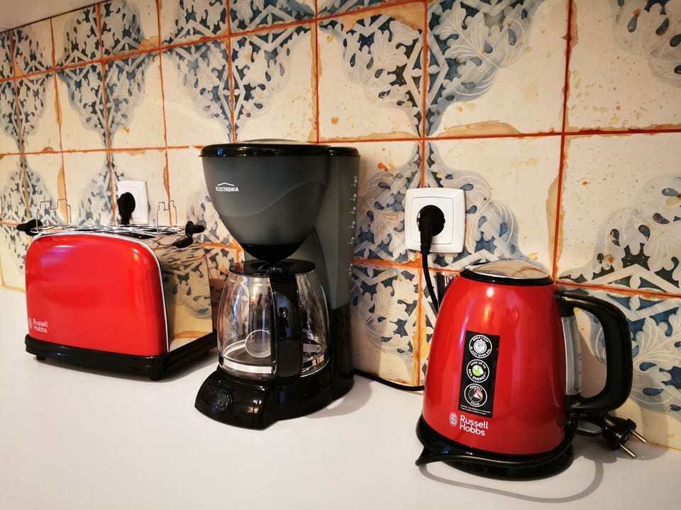 Basic Apartment, 1 Bedroom, Non Smoking | Private kitchen | Full-size fridge, microwave, stovetop, dishwasher