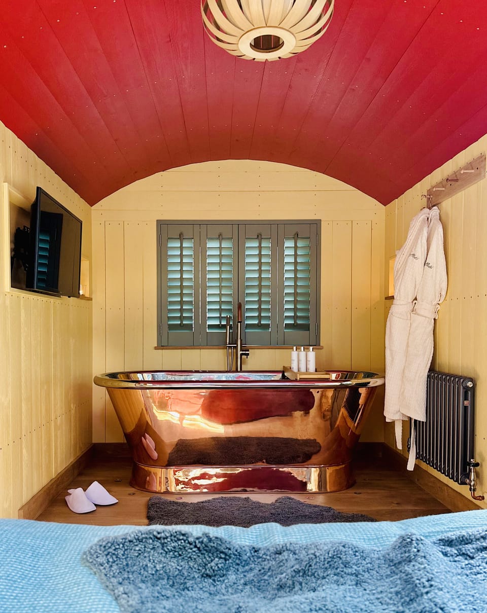 Suite (Couples Woodland, Luxury Shepherd Hut) | Bathroom | Free toiletries, hair dryer, bathrobes, slippers