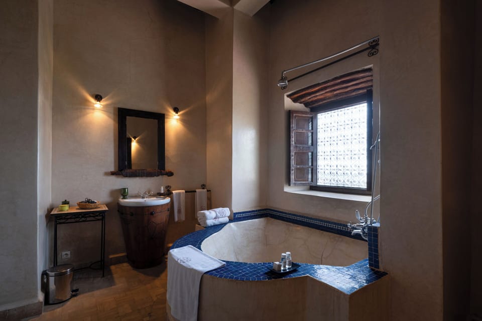 Deluxe Double or Twin Room | Bathroom | Deep soaking tub, free toiletries, hair dryer, bathrobes
