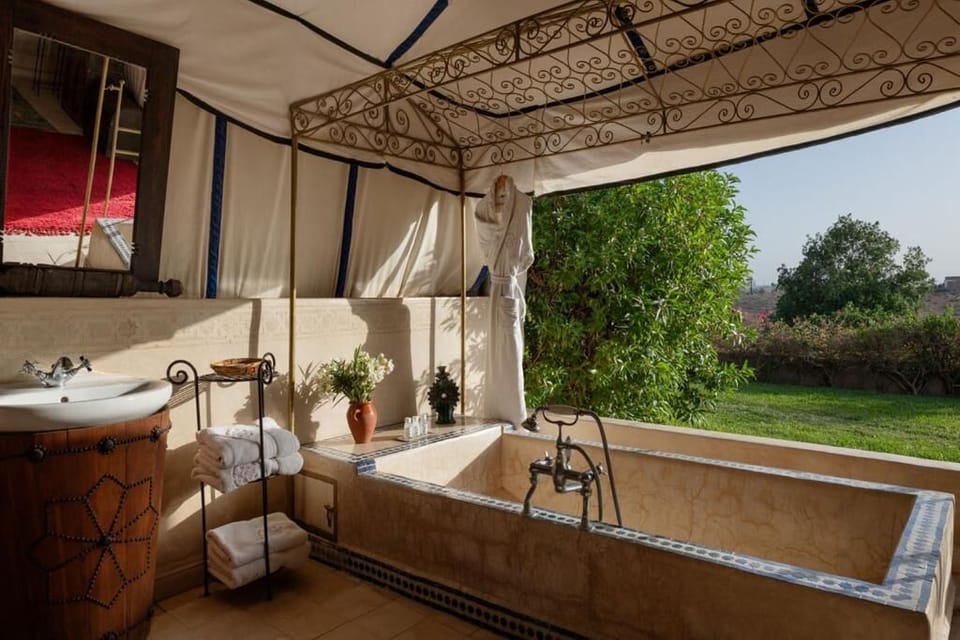 Deep soaking tub, free toiletries, hair dryer, bathrobes