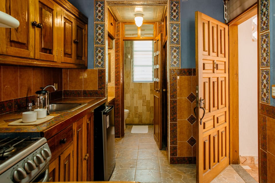 Standard Room | Private kitchen | Mini-fridge, stovetop, coffee/tea maker, cookware/dishes/utensils