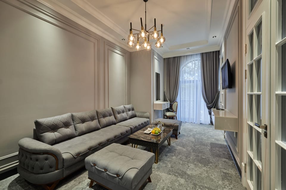 Luxury Double Room | In-room safe, iron/ironing board (on request), WiFi (free), bed sheets