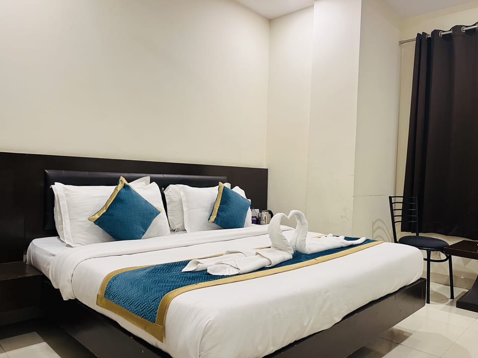 Deluxe Room | Soundproofing, rollaway beds, free WiFi, bed sheets