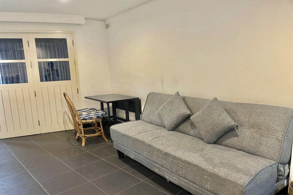 Suite | Desk, WiFi (free), bed sheets