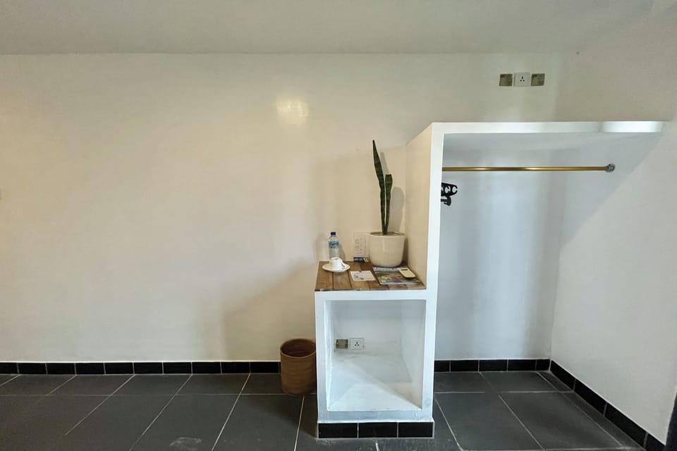Premium Room | Desk, WiFi (free), bed sheets