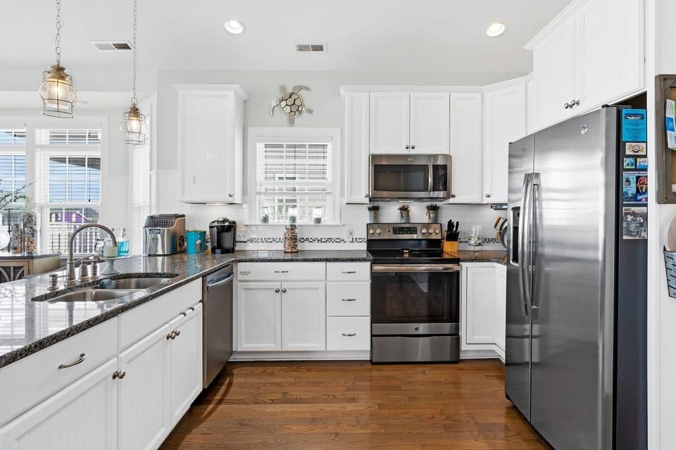 House, 4 Bedrooms | Private kitchen | Fridge, oven, coffee/tea maker, toaster