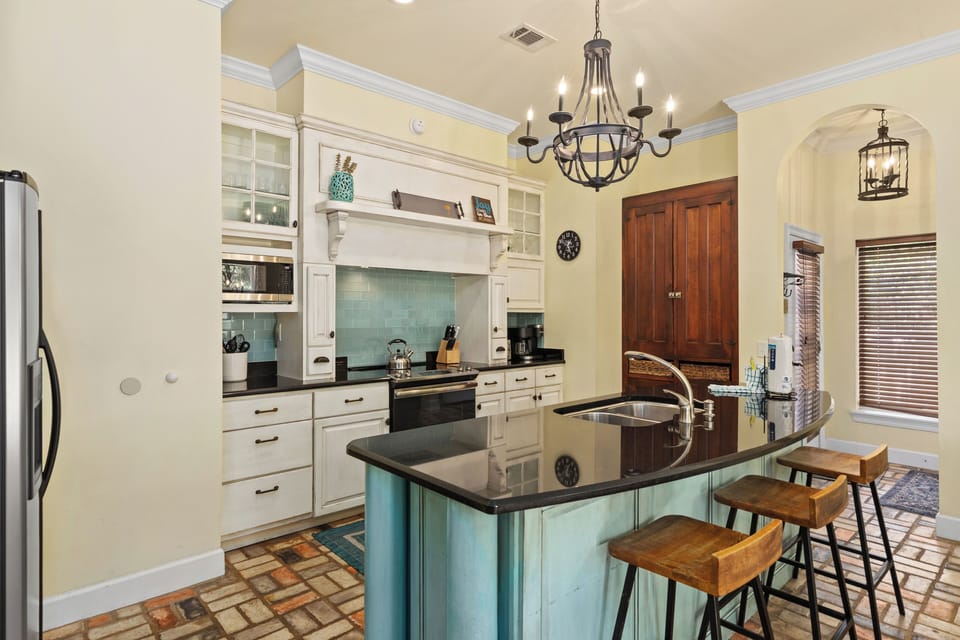 House, Multiple Beds, Garden View (109 Island Cove Ct) | Private kitchen | Fridge, microwave, coffee/tea maker