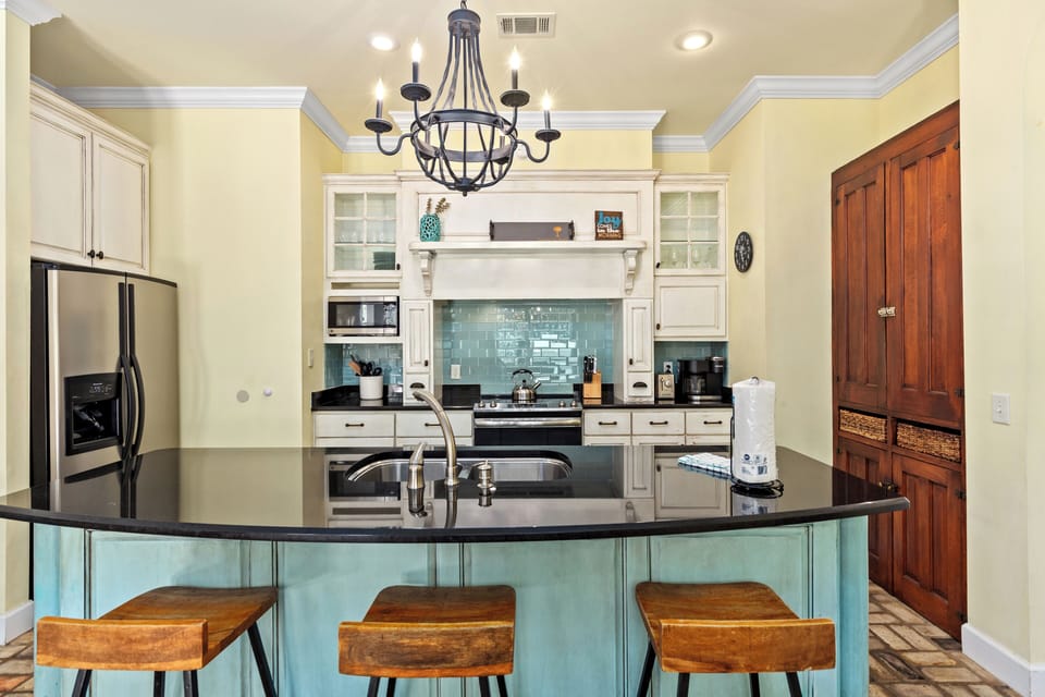 House, Multiple Beds, Garden View (109 Island Cove Ct) | Private kitchen | Fridge, microwave, coffee/tea maker