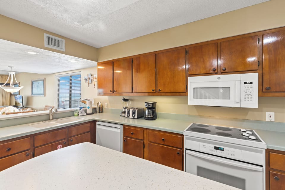 House, Multiple Beds, Patio, Ocean View | Private kitchen