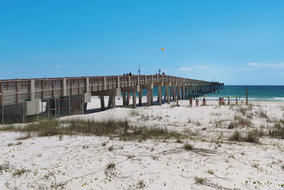 Contemporary Bungalow / West End PCB / Available Now! / Perfect for Family House in Sunnyside