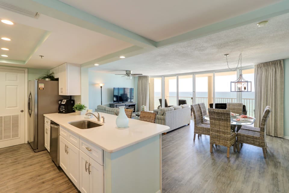 Condo, Multiple Beds, Hot Tub, Ocean View | Interior