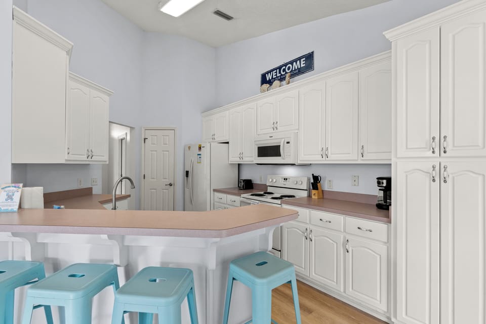 House, Multiple Beds, Patio, Garden View | Private kitchen