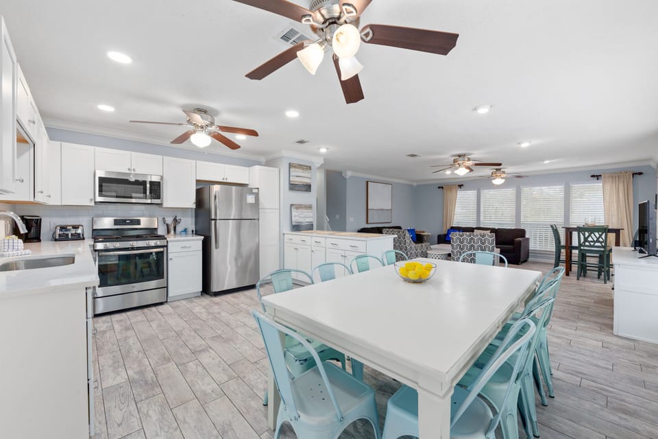 House, Multiple Beds, Pool Access, Pool View (130 Birmingham St) | Private kitchen | Fridge, microwave