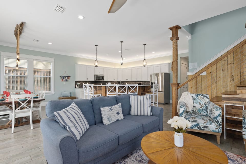 House, Multiple Beds, Pool Access, Beach View | Living area | 40-inch TV with digital channels