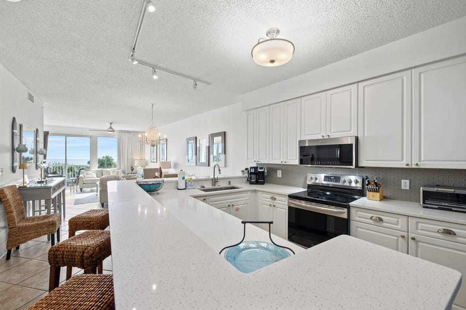Condo, Multiple Beds, Pool Access, Ocean View | Private kitchen