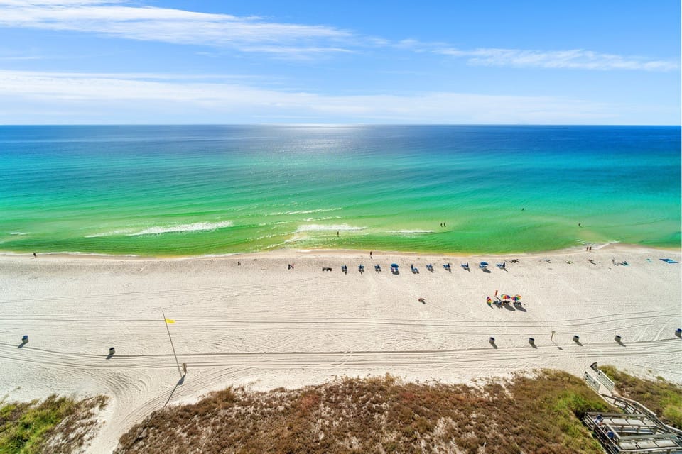 Luxury Beachfront Condo w/ 2 Balconies! Sleeps 8! Walk to Pier Park! Apartment in Panama City Beach