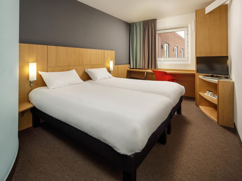 Twin Room, 2 Twin Beds | Desk, rollaway beds, free WiFi, bed sheets