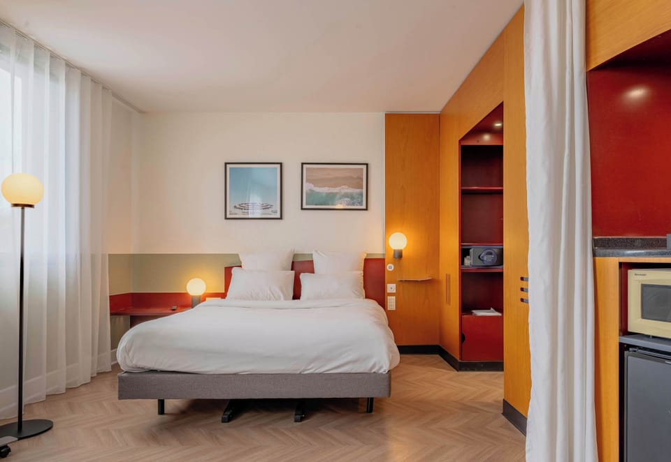 Comfort Triple Room, Non Smoking | Premium bedding, pillowtop beds, in-room safe, desk